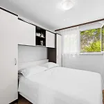 Regina Apartment *