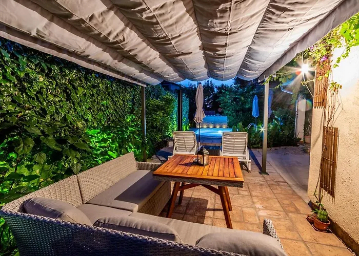 Regina * Brodarica (Sibenik-Knin)